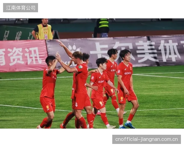 升班马重庆铜梁龙成最大黑马，其五后卫防守体系场均仅失0.93球展现极强韧性。